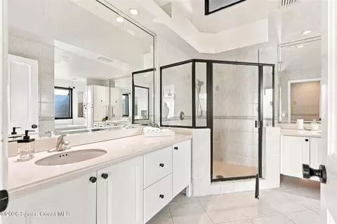 Bath - 800 Kerry Downs Cir, Melbourne, FL 32940 photo 1 of 6