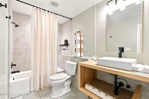 Bath - 800 Kerry Downs Cir, Melbourne, FL 32940 photo 4 of 6