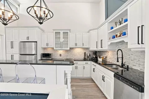 Kitchen - 800 Kerry Downs Cir, Melbourne, FL 32940 photo 2 of 6