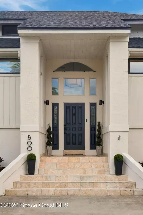 Exterior - 800 Kerry Downs Cir, Melbourne, FL 32940 photo 3 of 11