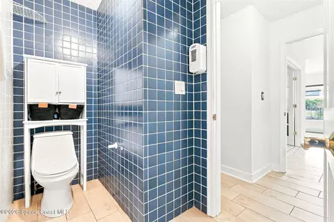 Bath - 800 Kerry Downs Cir, Melbourne, FL 32940 photo 5 of 6