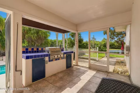 Exterior - 800 Kerry Downs Cir, Melbourne, FL 32940 photo 8 of 11