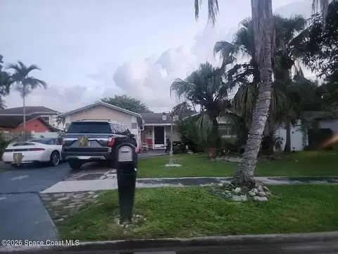 9033 SW 5th St, Boca Raton, FL 33433