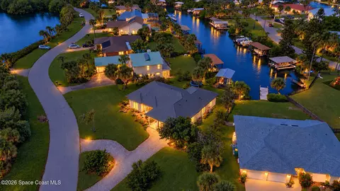 380 Lakeview Dr, Melbourne Beach, FL 32951