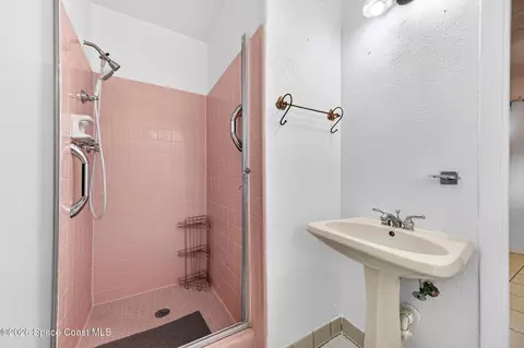 Bath - 1949 Harrison Ave, Melbourne, FL 32935 photo 2 of 3