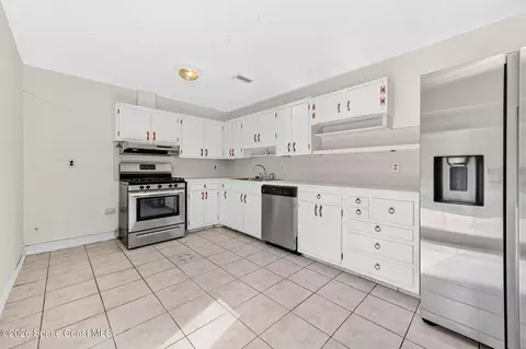 Kitchen - 1949 Harrison Ave, Melbourne, FL 32935 photo 1 of 2