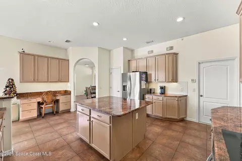 Kitchen - 1331 Cape Sable Dr, Melbourne, FL 32940 photo 4 of 6