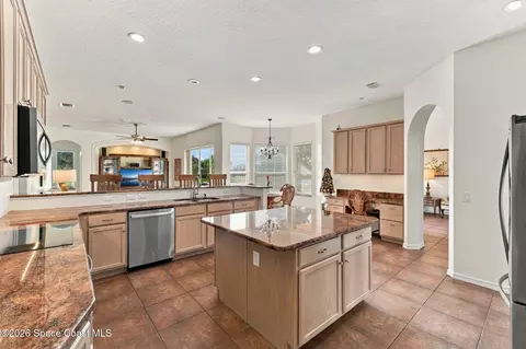 Kitchen - 1331 Cape Sable Dr, Melbourne, FL 32940 photo 3 of 6