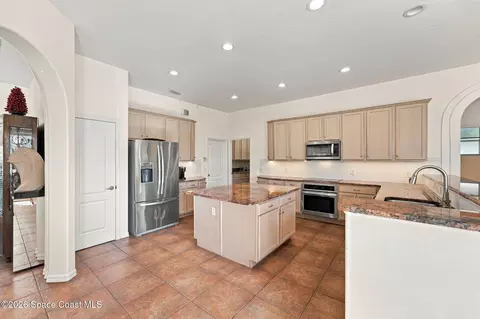 Kitchen - 1331 Cape Sable Dr, Melbourne, FL 32940 photo 5 of 6