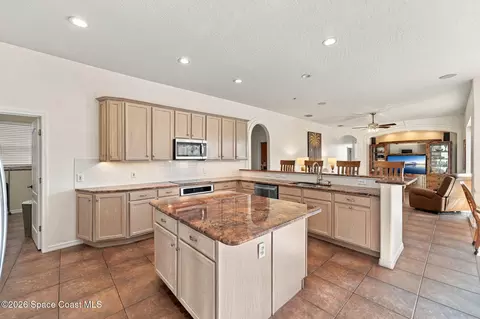 Kitchen - 1331 Cape Sable Dr, Melbourne, FL 32940 photo 2 of 6