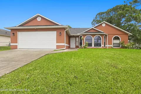 1801 Bashaw St NW, Palm Bay, FL 32907