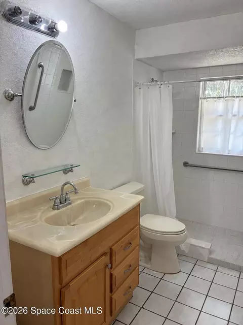 Bath - 1671 Ford Rd, Mims, FL 32754 photo 4 of 5