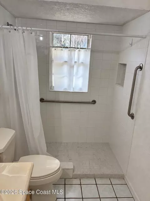 Bath - 1671 Ford Rd, Mims, FL 32754 photo 5 of 5