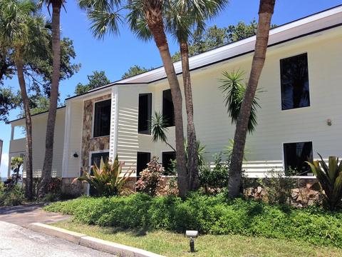1825 Riverview Dr, Melbourne, FL 32901 photo 1