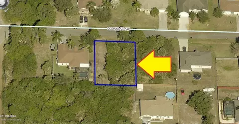 580 Olsmar St SW, Palm Bay, FL 32908