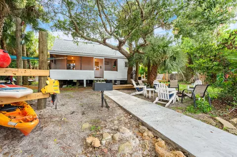 Exterior - 1365 Pineapple Ave, Melbourne, FL 32935 photo 5 of 13