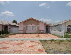 2677 W 68 Pl, Hialeah, FL 33016 photo 1