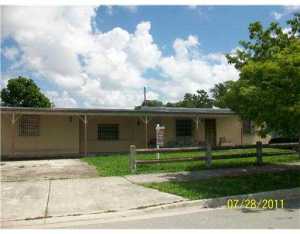 825 E 30 St, Hialeah, FL 33013 photo 1