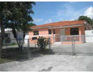 2656 W 9 Ct, Hialeah, FL 33010 photo 1