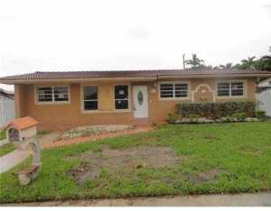 951 W 55 Pl, Hialeah, FL 33012 photo 1