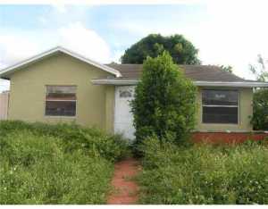 710 NE 1 Pl, Hialeah, FL 33010 photo 1