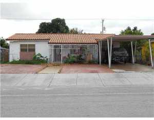 730 E 56 St, Hialeah, FL 33013 photo 1