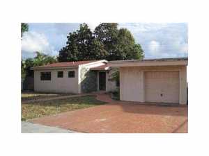 844 W 69 Pl, Hialeah, FL 33014 photo 1