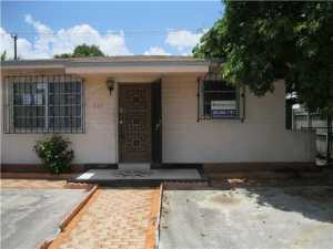 864 E 29 St, Hialeah, FL 33013 photo 1