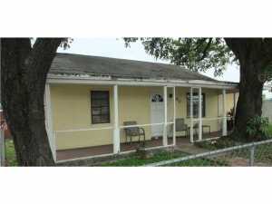 690 SE 8 Ave, Hialeah, FL 33010 photo 1