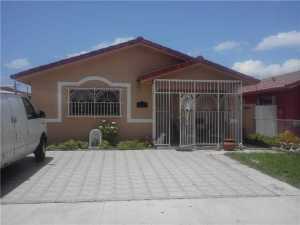 2461 W 70 Pl, Hialeah, FL 33016 photo 1