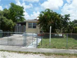 727 E 35 St, Hialeah, FL 33013 photo 1