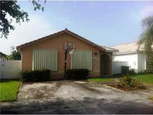 2647 W 68 Pl, Hialeah, FL 33016 photo 1