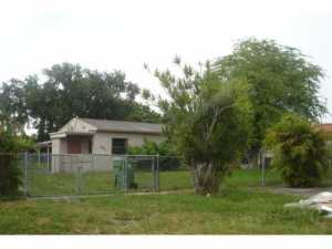 261 E 57 St, Hialeah, FL 33013 photo 1