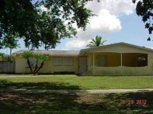 9920 Colonial Dr, Miami, FL 33158 photo 1