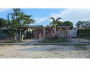 422 E 38 St, Hialeah, FL 33013 photo 1