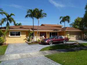 1665 W 76 St, Hialeah, FL 33014 photo 1