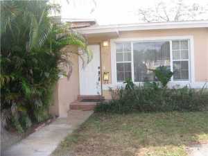 772 W 69 Pl, Hialeah, FL 33014 photo 1