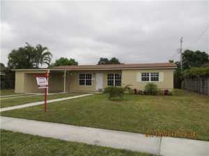 551 W 38 Pl, Hialeah, FL 33012 photo 1