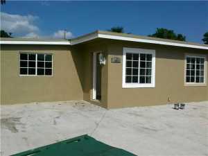 881 SE 4 Pl, Hialeah, FL 33010 photo 1
