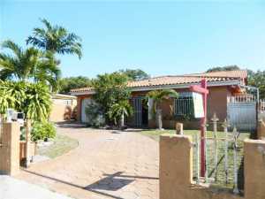 224 E 42 St, Hialeah, FL 33013 photo 1