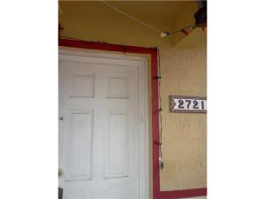 2721 W 70 Pl, Hialeah, FL 33016 photo 1