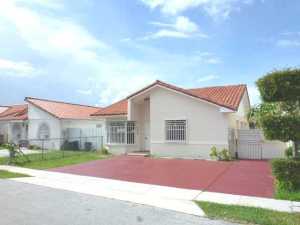 2472 W 73 Pl, Hialeah, FL 33016 photo 1