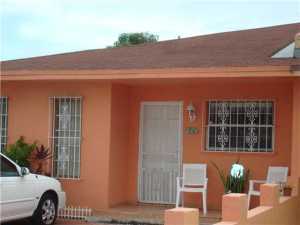 952 W 39 Pl, Hialeah, FL 33012 photo 1