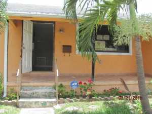 670 E 6 Pl, Hialeah, FL 33010 photo 1