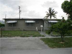 1020 E 8 Ct, Hialeah, FL 33010 photo 1