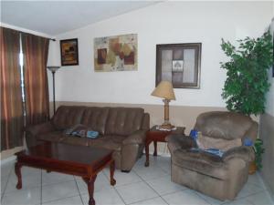 2124 W 54 St, Hialeah, FL 33016 photo 1