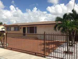 1020 W 45 Pl, Hialeah, FL 33012 photo 1