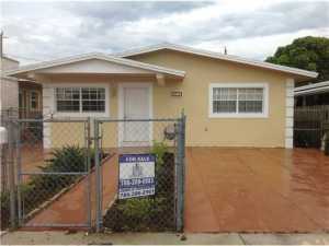 4517 E 8 Ct, Hialeah, FL 33013 photo 1