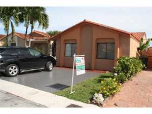 2528 W 65 St, Hialeah, FL 33016 photo 1