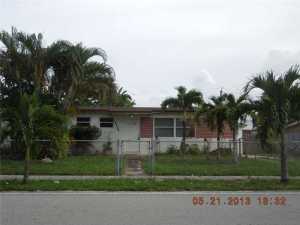 1124 W 71 St, Hialeah, FL 33014 photo 1